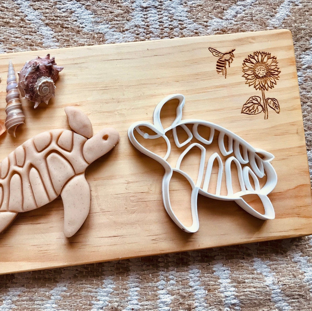 Beadie Bug Play turtle bio playdough cutter.